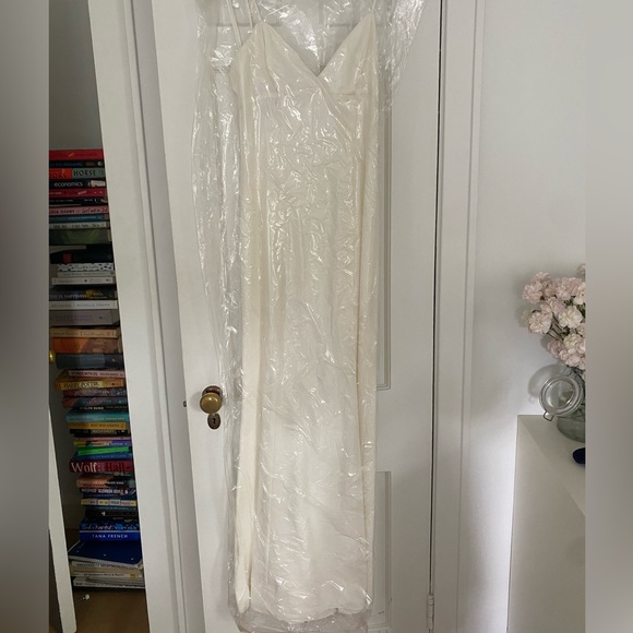 AMSALE Graduation/Bridal Gown - Picture 2 of 4
